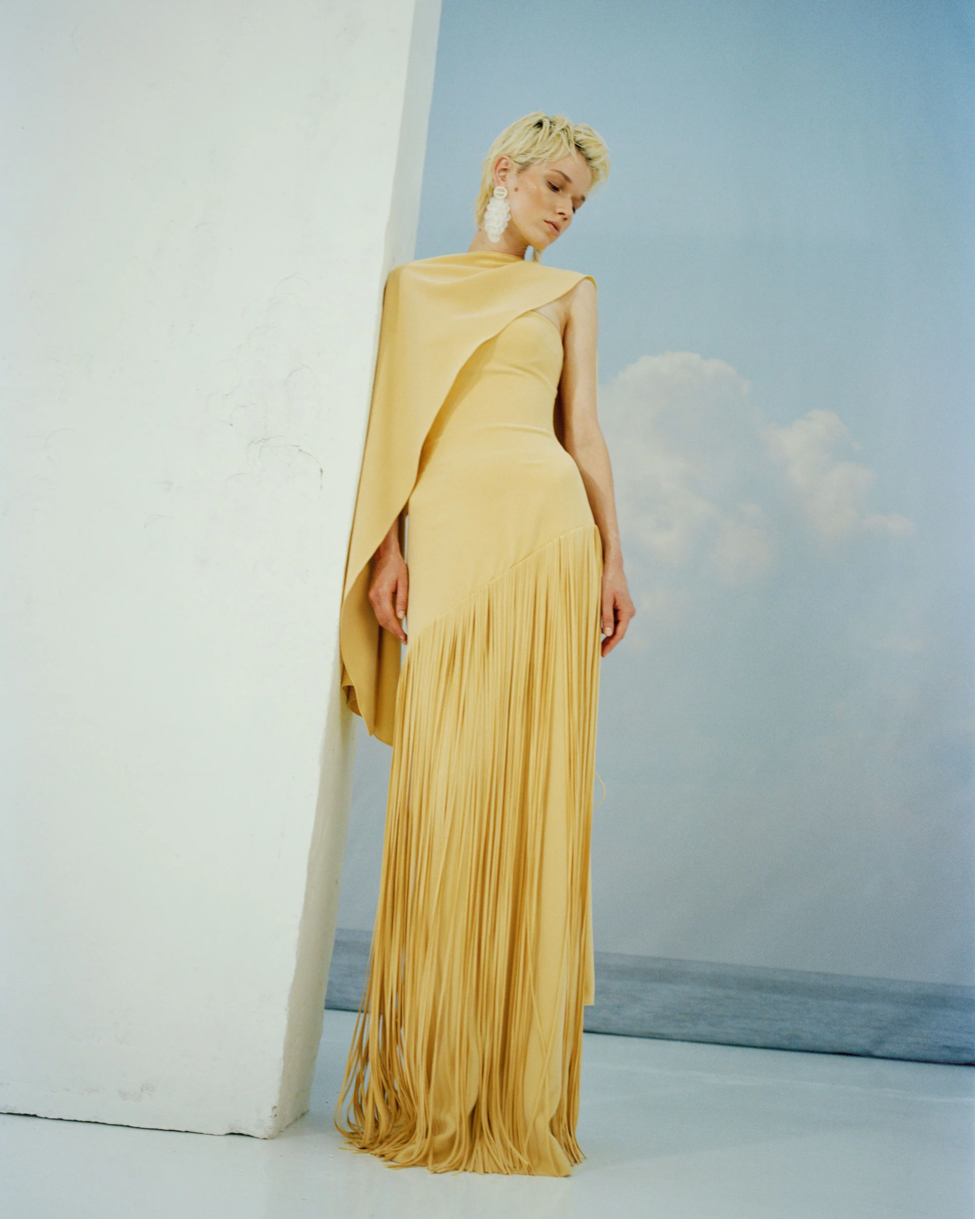 GISELLE - STRAPLESS CREPE GOWN WITH LASER-CUT FRINGES AND CAPE - Image 2