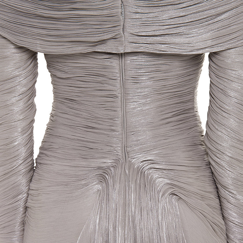 LONG-SLEEVED PLEATED GOWN WITH DETACHABLE CAPE - Image 4