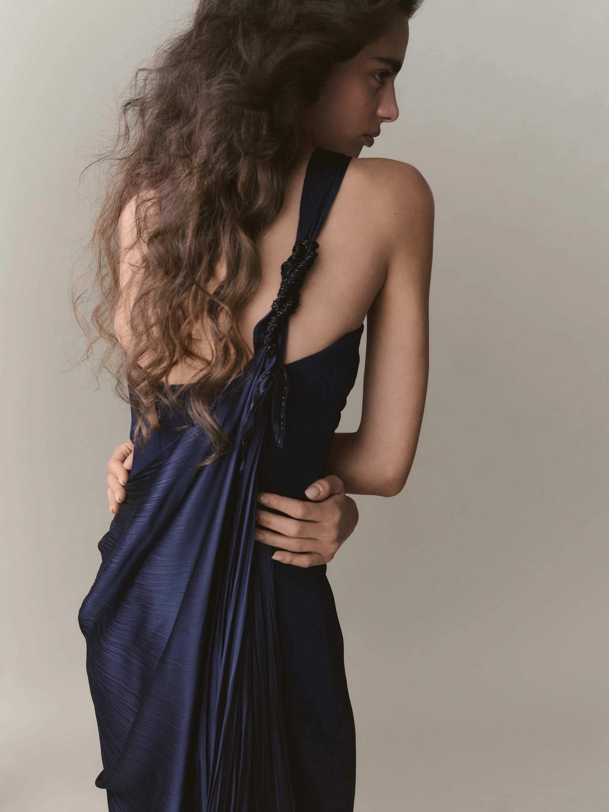 Strapless Crepe Dress With Pleated Satin Cape And Embroidery Brooch - Image 3