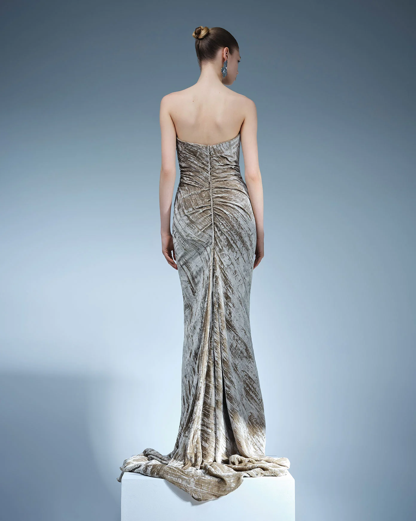 STRAPLESS DRAPED VELVET GOWN WITH BACK TAIL - Image 3