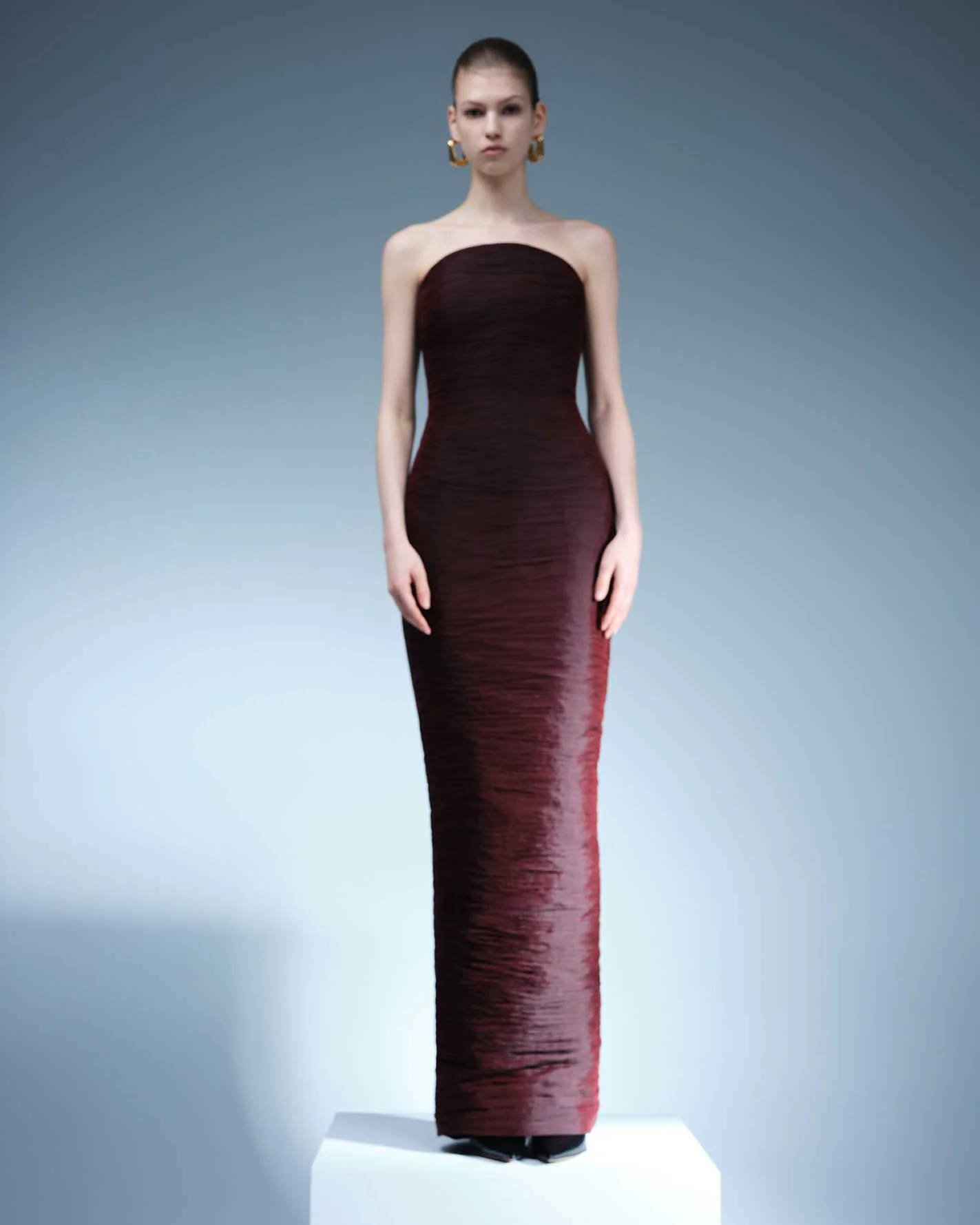 STRAPLESS PLEATED STRAIGHT GOWN - Image 4