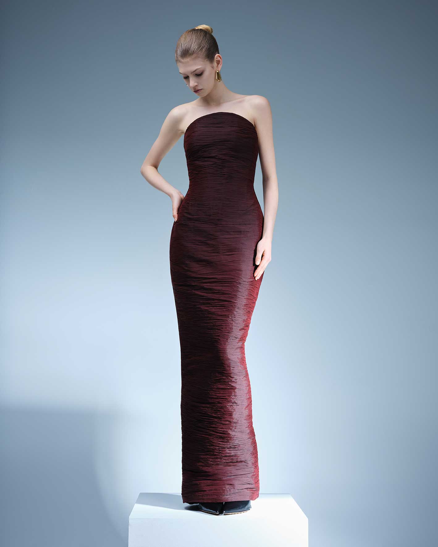 STRAPLESS PLEATED STRAIGHT GOWN - Image 5