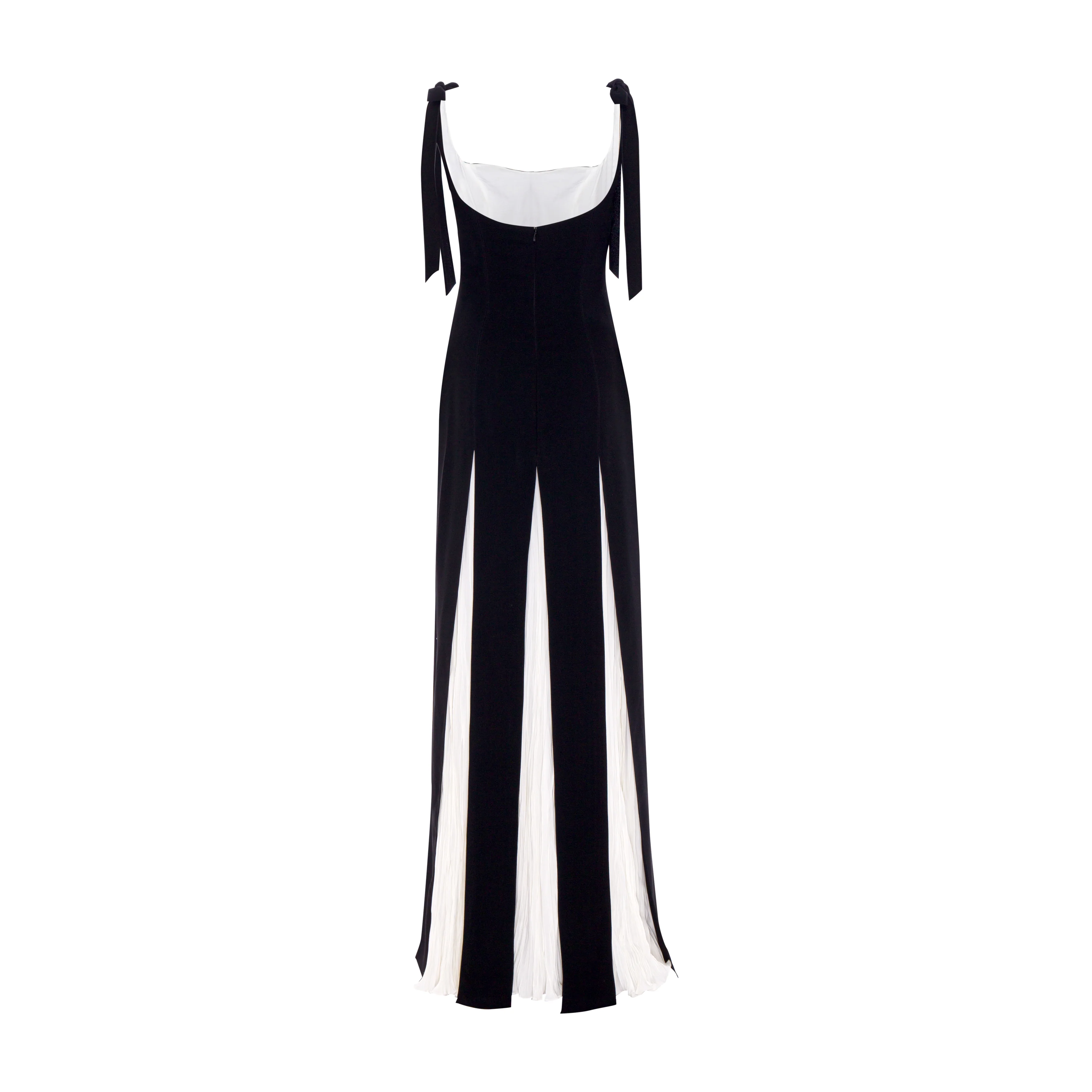 Sweetheart neckline Crepe gown with cutout slit and  hand-pleated Crepe underlay - Image 3