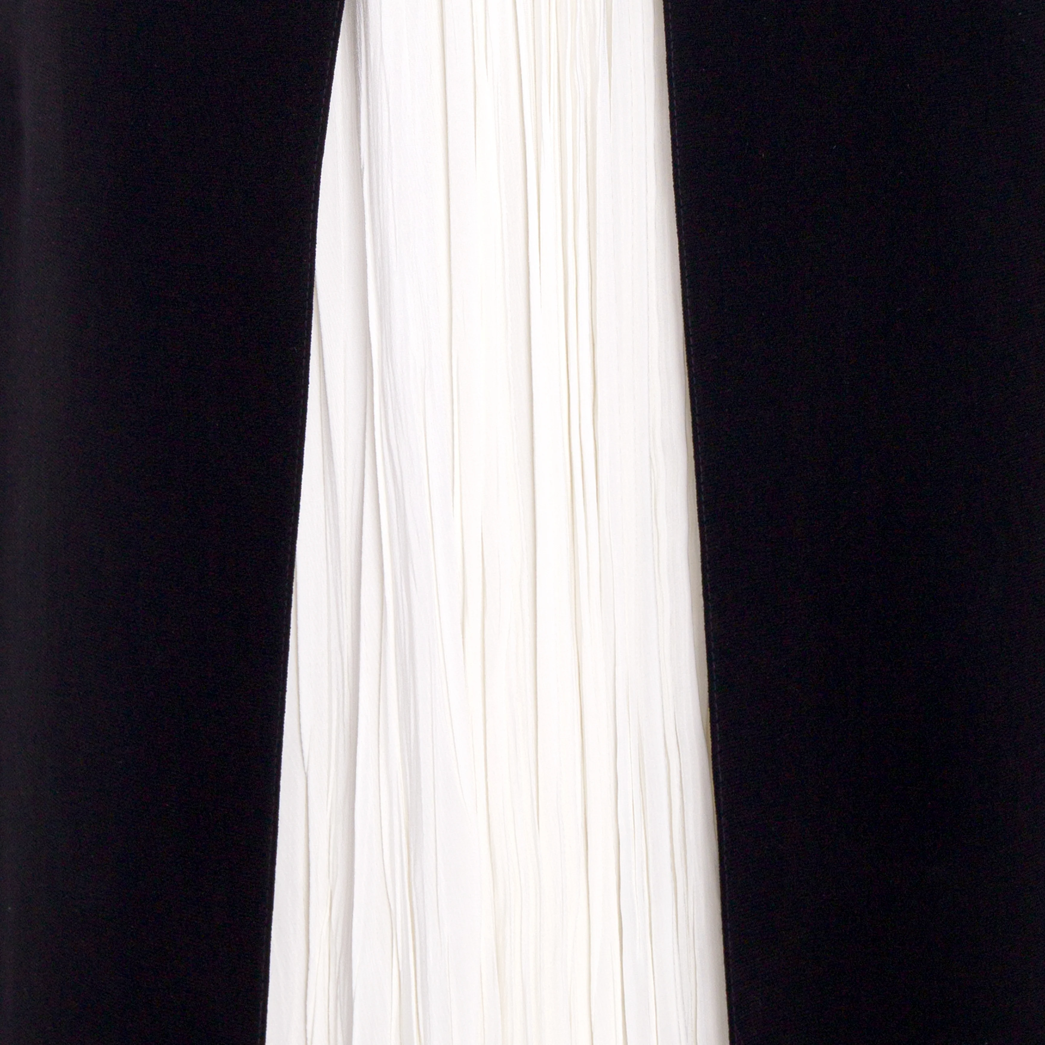 Sweetheart neckline Crepe gown with cutout slit and  hand-pleated Crepe underlay - Image 5